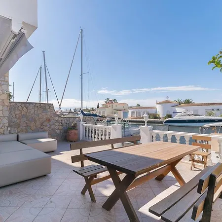 Casa Con Vista Al Canal Roses