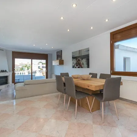 Holiday home Casa Con Vista Al Canal Roses