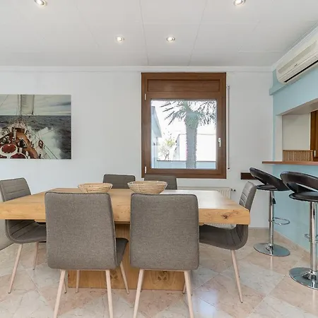 Casa Con Vista Al Canal Holiday home Roses