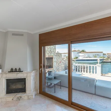 Casa Con Vista Al Canal
