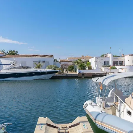 Casa Con Vista Al Canal Roses