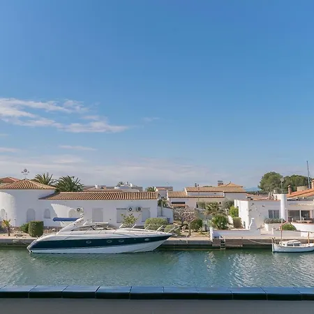 Casa Con Vista Al Canal Holiday home Roses